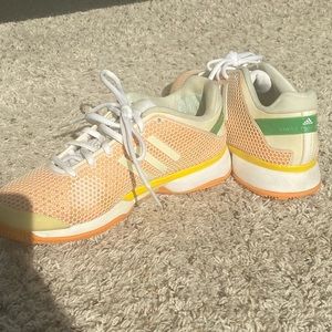 Women’s Adidas Tennis Shoes Size 7